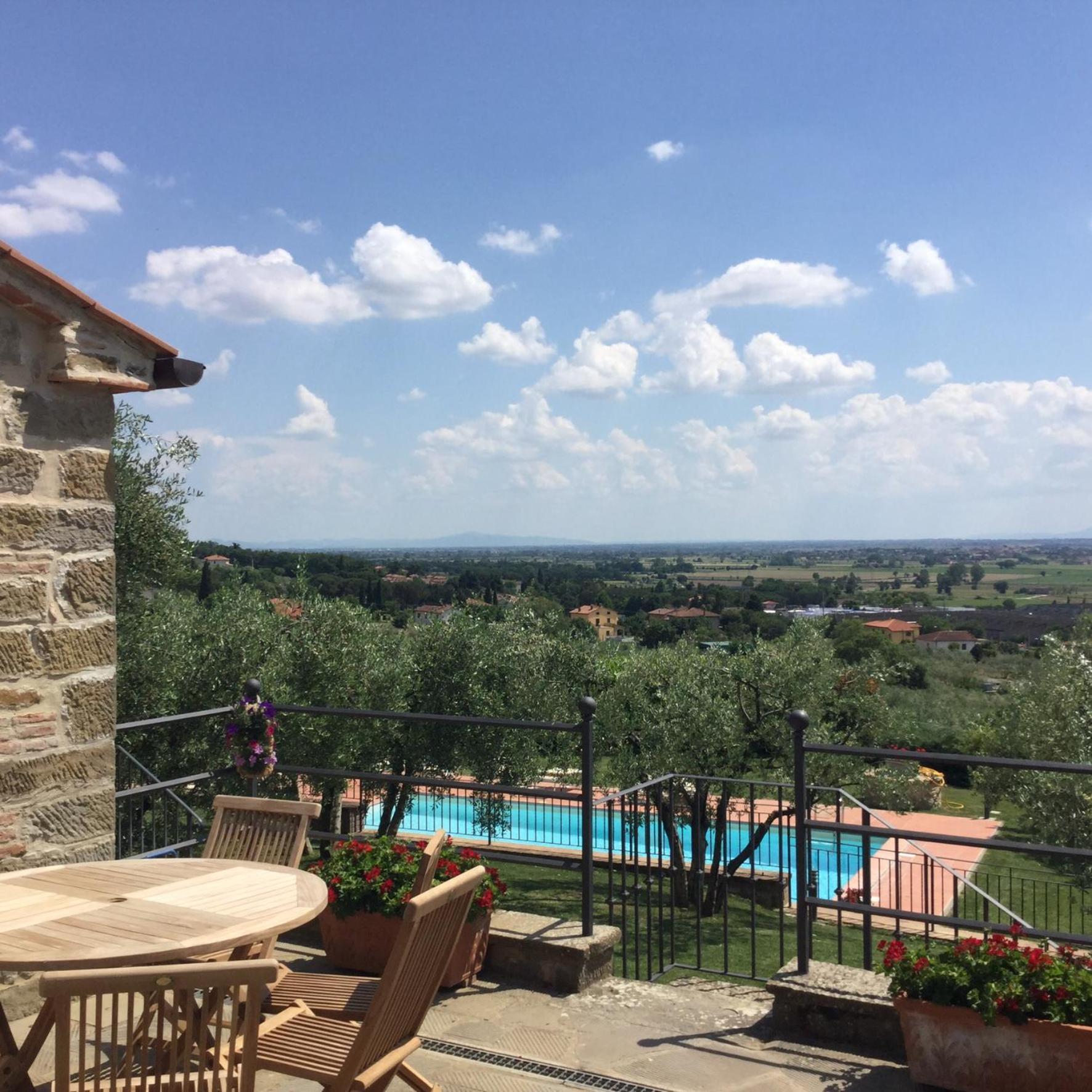 Agriturismo Borgo Tra Gli Olivi Castiglion Fiorentino Exterior foto