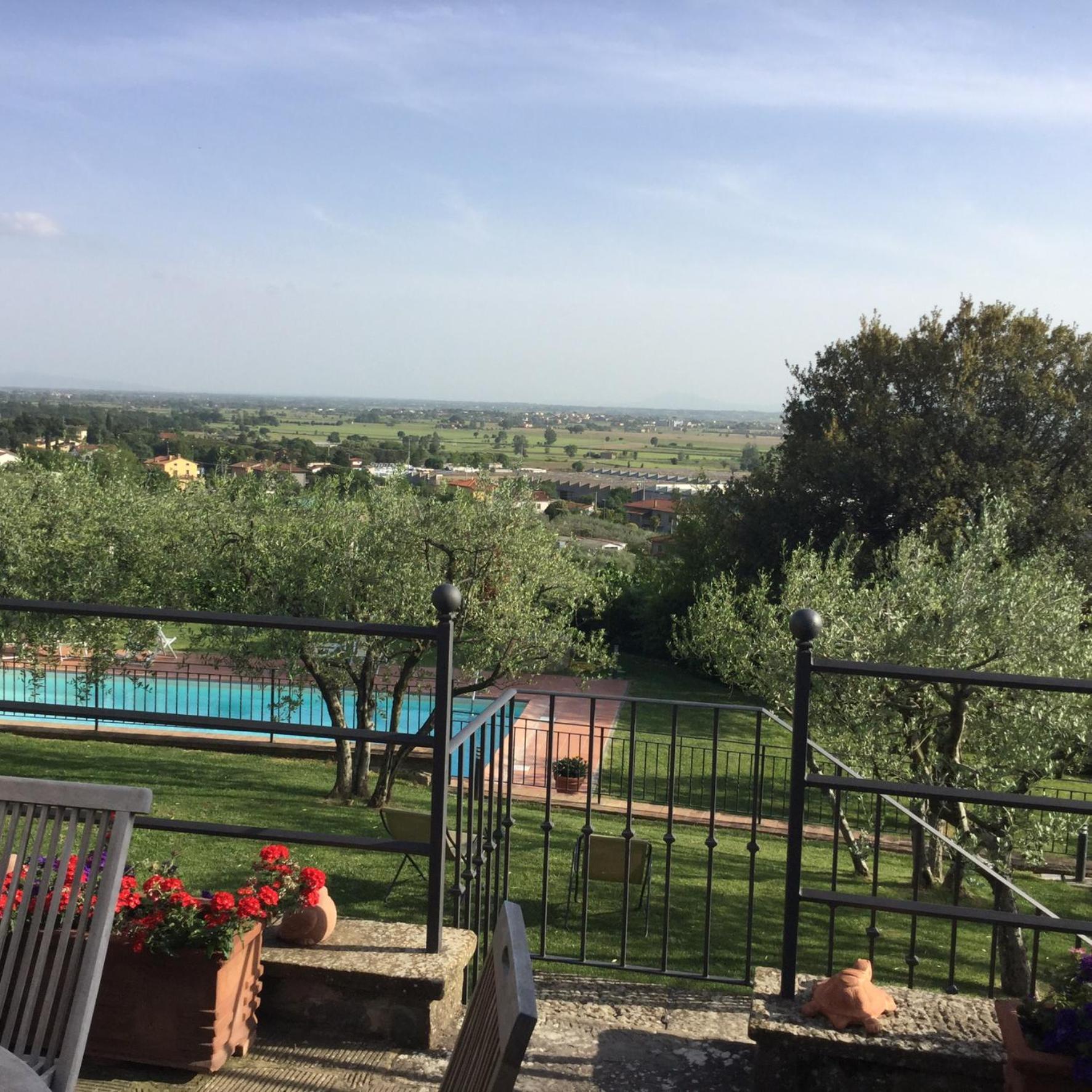 Agriturismo Borgo Tra Gli Olivi Castiglion Fiorentino Exterior foto